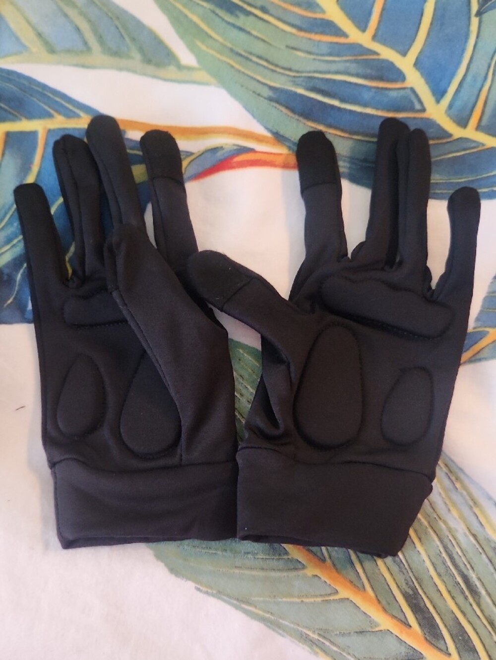 Figure Skating Gloves And Knee Pads Sets - Picture 3 of 8